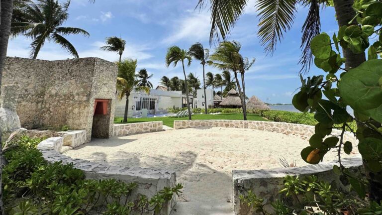 Paraiso de la Bonita, Puerto Morelos exterior of one of the best adults only resorts in Riviera Maya