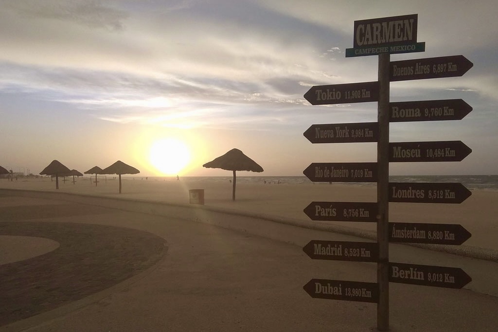 Sunset over Ciudad del Carmen on a particularly warm summer day. Photo Carlos Rosado van der Gracht : Yucatán Magazine